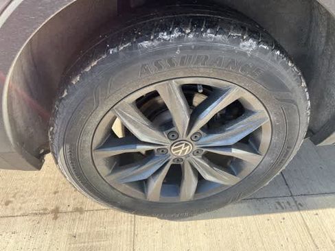 Certified 2022 Volkswagen Tiguan SE w/ Panoramic Sunroof Package image 20