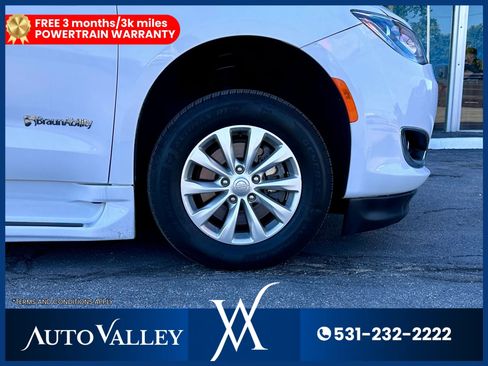 Used 2018 Chrysler Pacifica Touring Plus FWD image 10