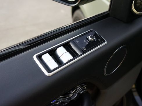 Used 2020 Land Rover Range Rover Long Wheelbase HSE image 31