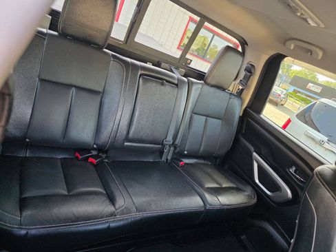 Used 2017 Nissan Titan PRO-4X w/ Pro-4x Convenience Package AWD/4WD image 13