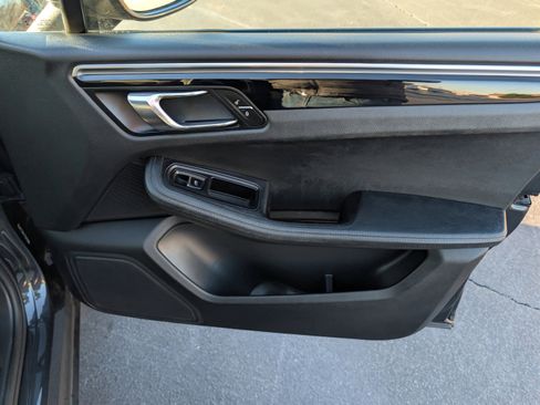 Used 2017 Porsche Macan image 23