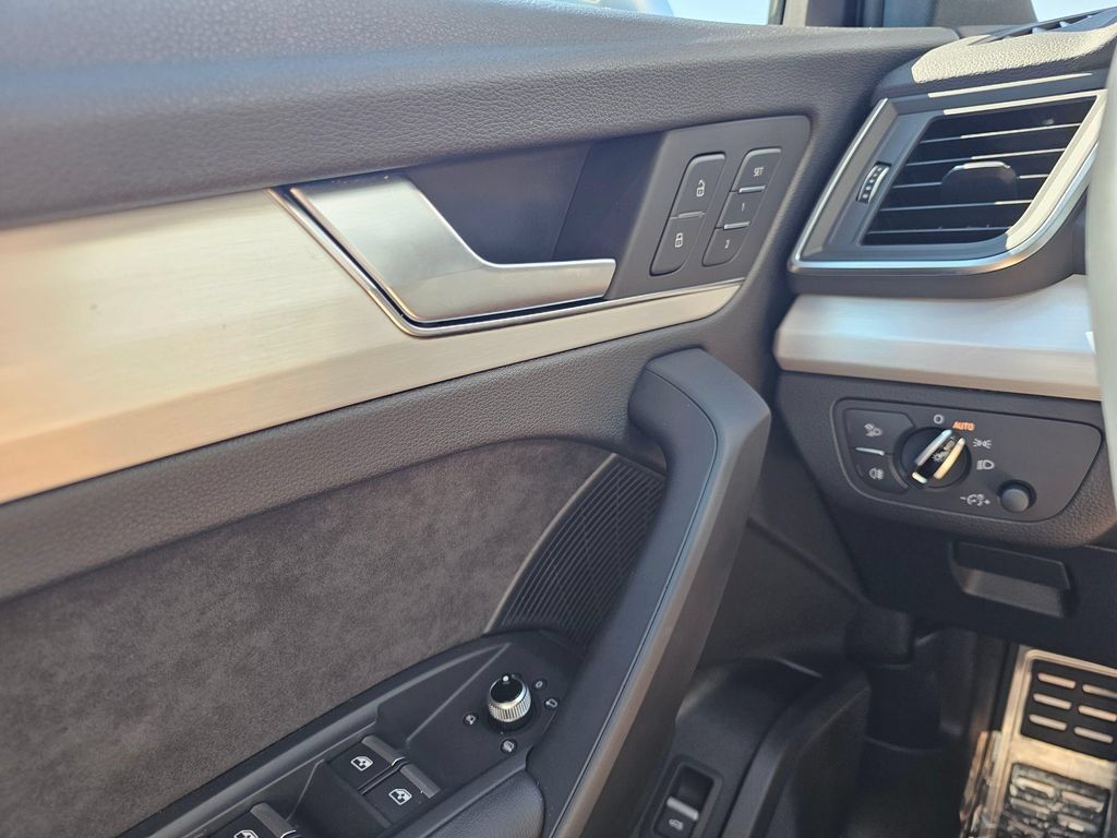 Used 2018 Audi SQ5 Premium Plus w/ Navigation Package AWD/4WD image 33