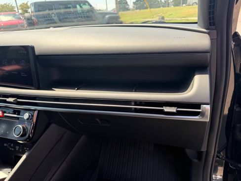 Used 2025 Hyundai Santa Cruz SEL FWD image 32
