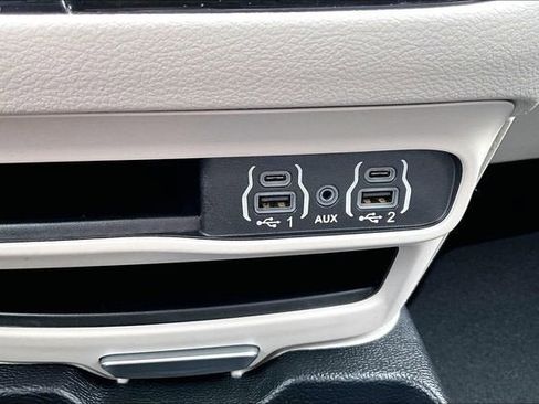 Used 2022 Chrysler Voyager LX FWD image 23