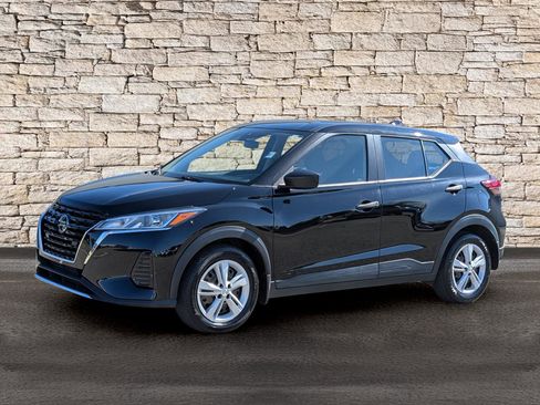 Used 2021 Nissan Kicks S image 8