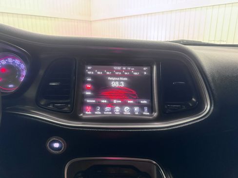 Used 2016 Dodge Challenger SXT image 17