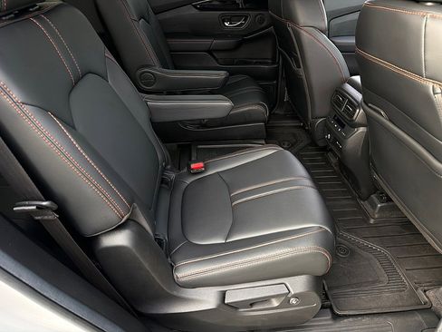 Used 2025 Honda Pilot TrailSport image 22