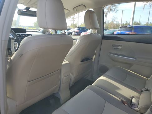 Used 2012 Toyota Prius V Five image 18