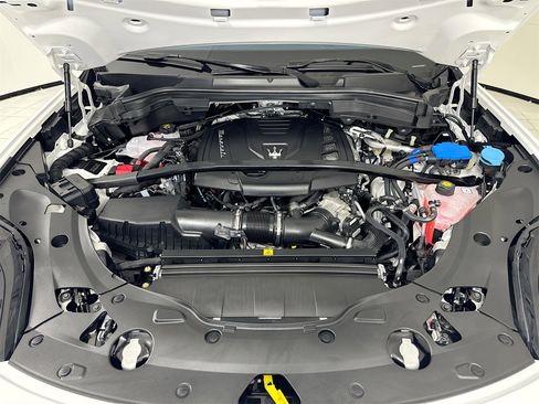 New 2025 Maserati Grecale GT image 31