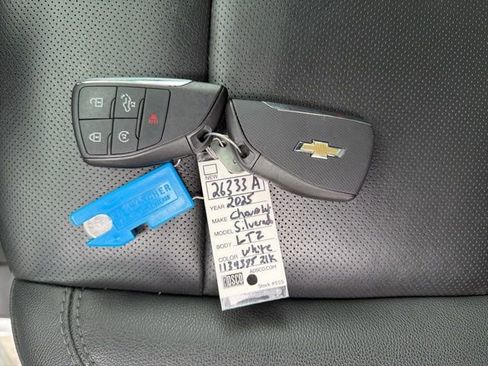 Used 2025 Chevrolet Silverado 1500 LTZ AWD/4WD image 32