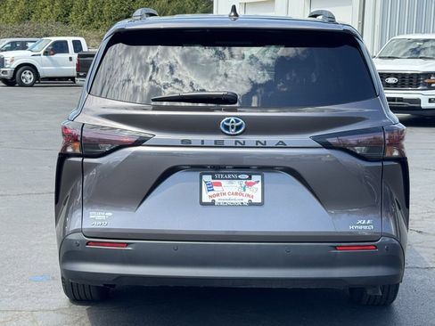Used 2024 Toyota Sienna XLE image 19