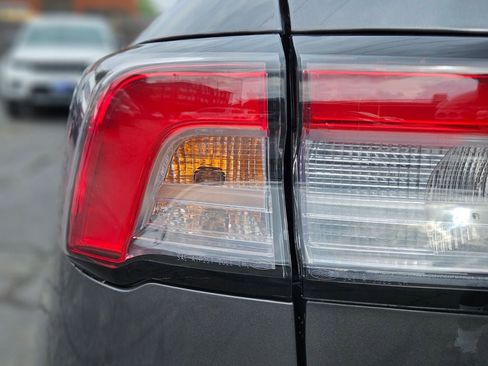 Used 2022 Ford Escape SE image 9