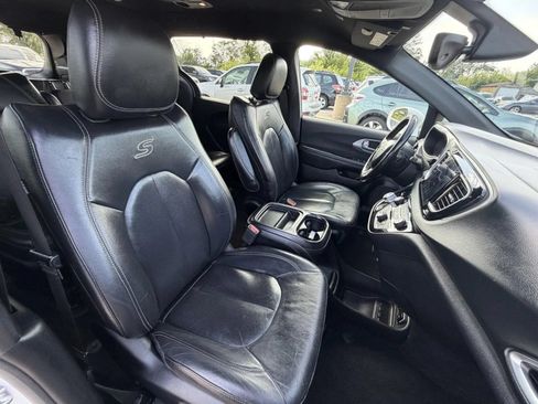 Used 2019 Chrysler Pacifica Touring-L w/ S Appearance Package FWD image 15