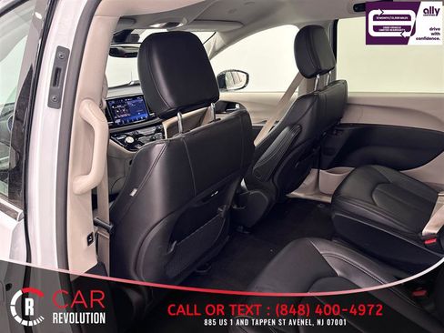 Used 2024 Chrysler Pacifica Limited FWD image 69