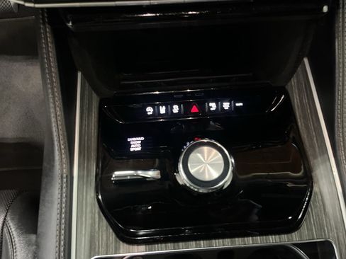 Used 2023 Jeep Wagoneer L Series II AWD/4WD image 14