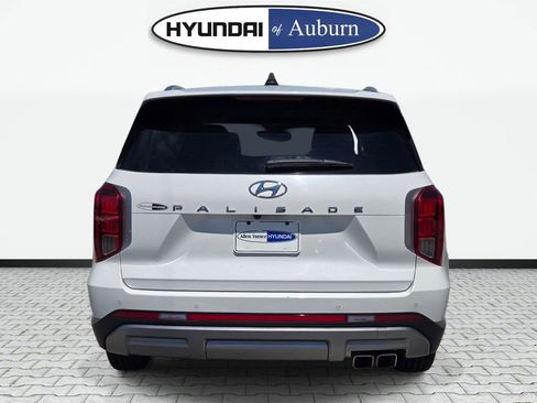 Used 2024 Hyundai Palisade SEL w/ Premium Package FWD image 6