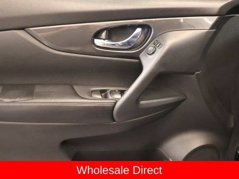 Used 2017 Nissan Rogue S AWD/4WD image 9