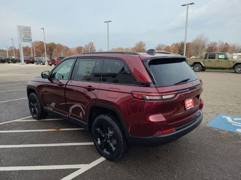 New 2025 Jeep Grand Cherokee 4WD image 12