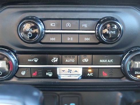 Used 2024 Ford Bronco Badlands image 14