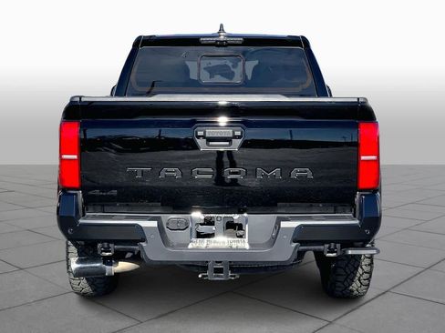 Used 2025 Toyota Tacoma TRD Sport w/ TRD Sport Premium Package image 5