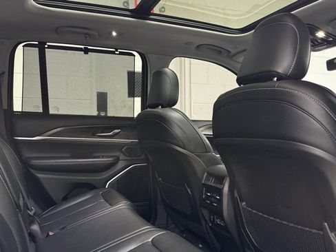 Used 2022 Jeep Grand Cherokee Limited 4xe w/ Luxury Tech Group II image 4