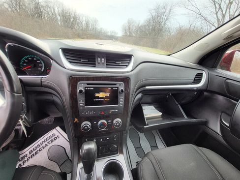 Used 2017 Chevrolet Traverse LT w/ Style and Technology Package FWD image 11