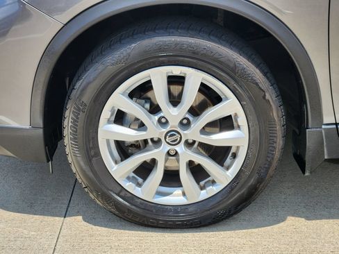 Used 2018 Nissan Rogue SV w/ Premium Package FWD image 10