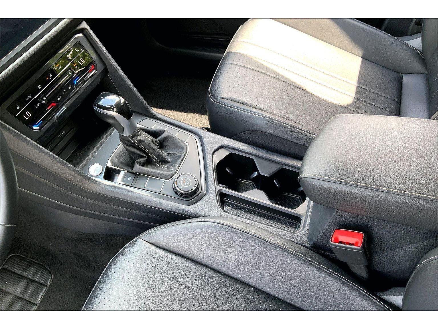 Used 2024 Volkswagen Tiguan SE AWD/4WD image 13