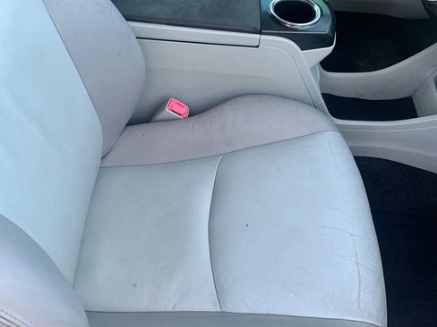 Used 2014 Toyota Prius V Five image 11