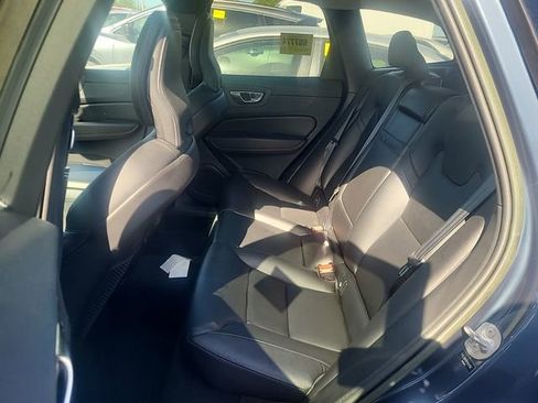 Used 2023 Volvo XC60 B5 Core image 4