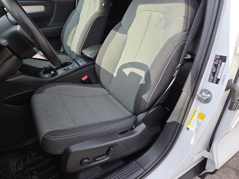Used 2024 Volvo XC40 B5 Core AWD/4WD image 25