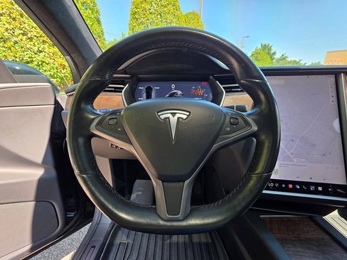 Used 2018 Tesla Model X 100D AWD/4WD image 17