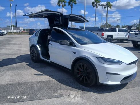 Used 2022 Tesla Model X Plaid image 7
