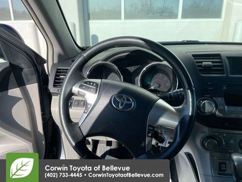 Used 2011 Toyota Highlander 4WD image 21
