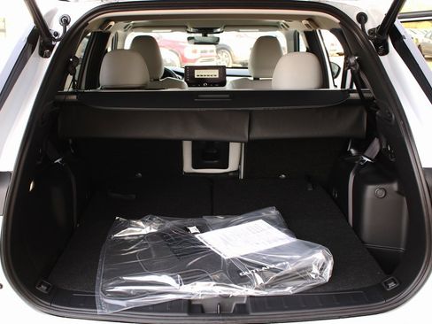 New 2025 Mitsubishi Outlander SE image 8