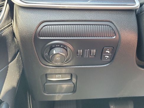 Used 2024 Jeep Wagoneer L 4WD w/ Premium Group I image 15
