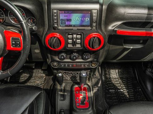 Used 2014 Jeep Wrangler Unlimited Rubicon AWD/4WD image 37