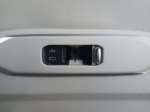 New 2026 BMW X5 sDrive40i image 17