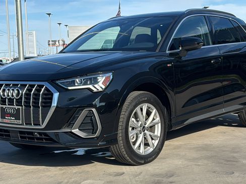 Certified 2025 Audi Q3 2.0T Premium image 3