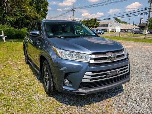 Used 2019 Toyota Highlander XLE AWD/4WD image 3