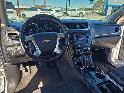 Used 2017 Chevrolet Traverse LT image 16