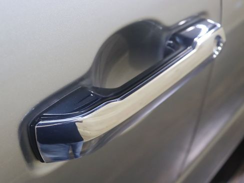 Used 2024 Toyota Tacoma Limited w/ Limited Package (LT) image 18