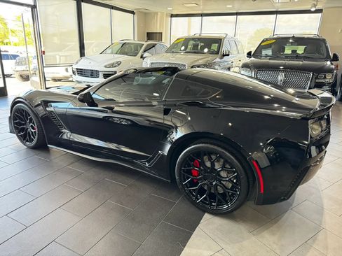 Used 2015 Chevrolet Corvette Z06 w/ 3LZ Preferred Equipment Group RWD image 2