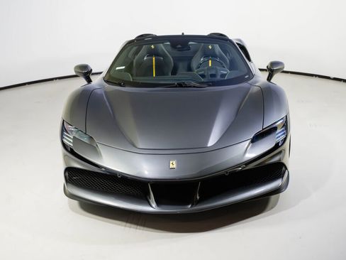 Used 2022 Ferrari SF90 Spider image 5
