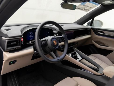 Certified 2025 Porsche Macan 4 Electric image 4