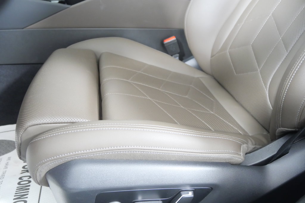 Used 2024 BMW i5 eDrive40i w/ Premium Package RWD image 10