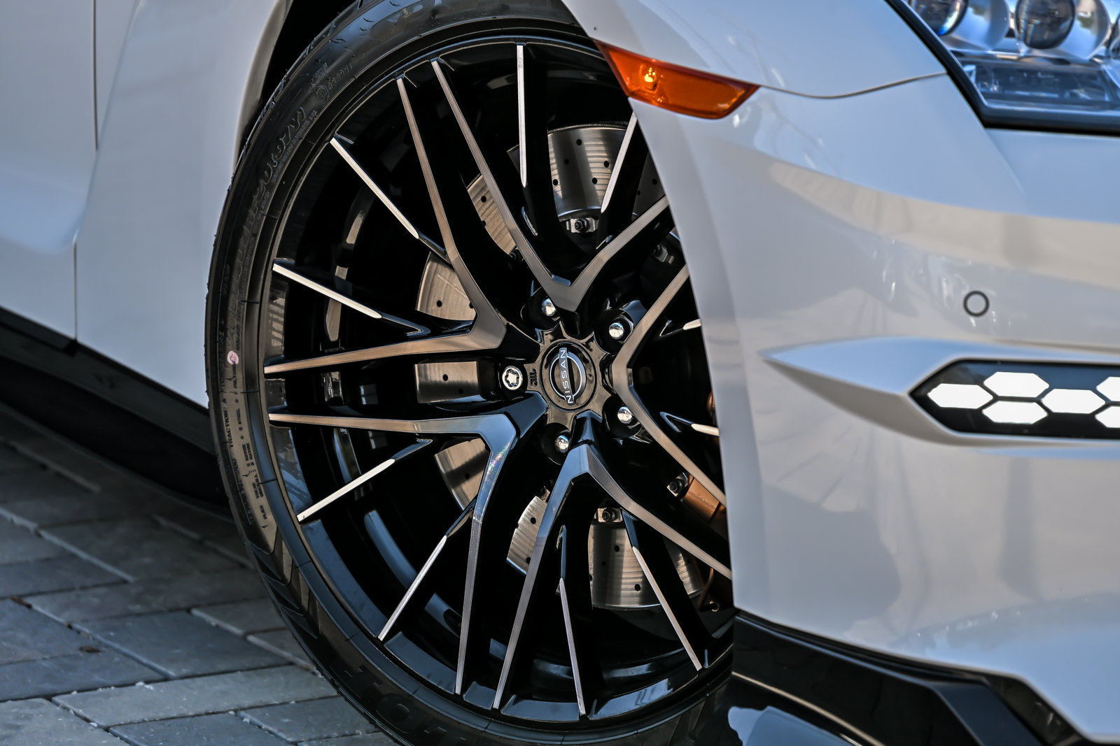 Used 2024 Nissan GT-R Premium w/ Premium Interior Package AWD/4WD image 3