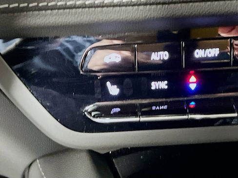 Used 2023 Buick Envision Essence image 19