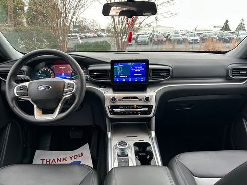 Used 2022 Ford Explorer XLT w/ Equipment Group 202A image 19