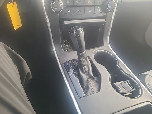 Used 2015 Toyota Camry SE image 13